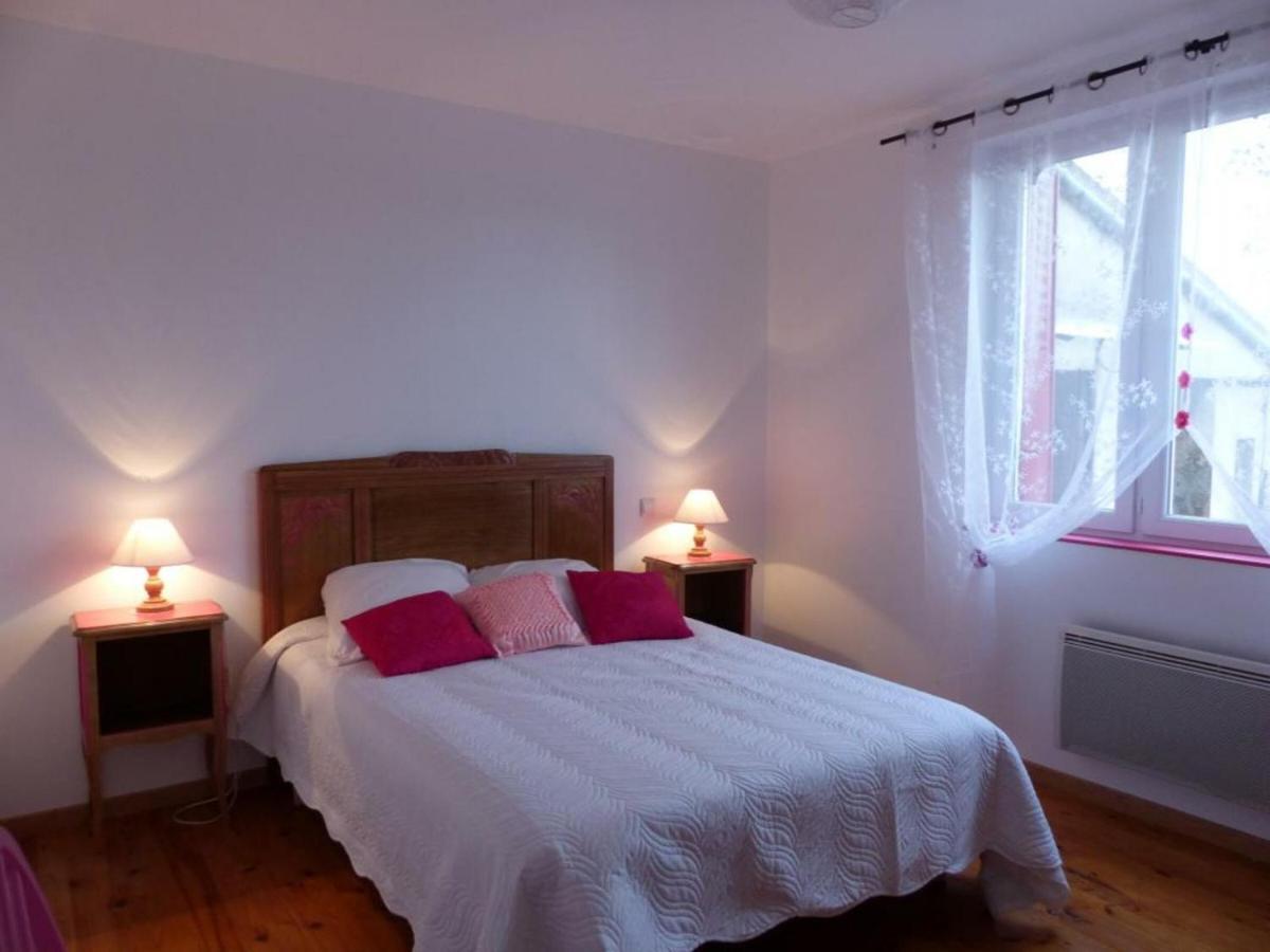 Maison Renovee Avec Cour Privee, Proche De Gannat, 3 Chambres, Animaux Acceptes, Equipements Modernes. - Fr-1-489-37 Poezat Zewnętrze zdjęcie