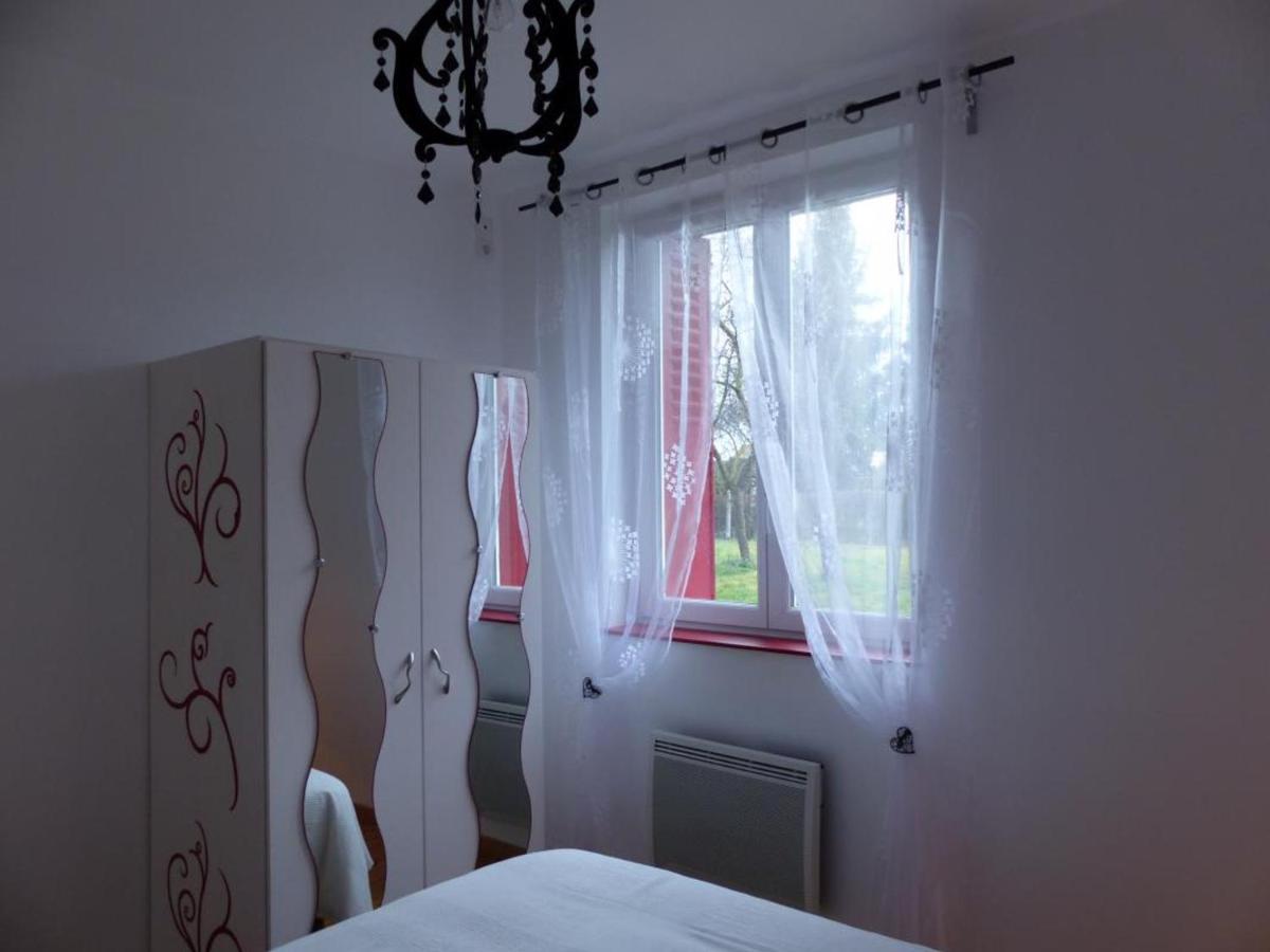 Maison Renovee Avec Cour Privee, Proche De Gannat, 3 Chambres, Animaux Acceptes, Equipements Modernes. - Fr-1-489-37 Poezat Zewnętrze zdjęcie